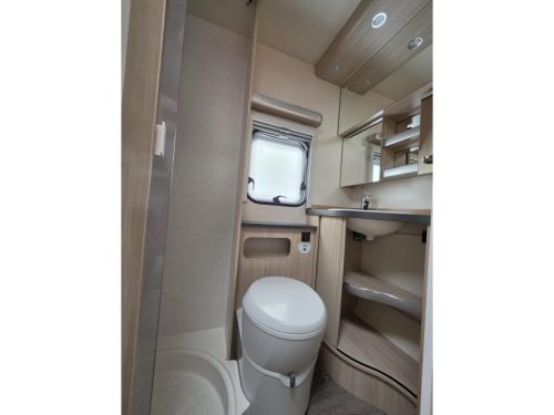 Hobby De Luxe Edition 545 KMF New Awning, Mover photo: 11