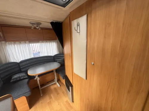 Adria Adora 472 LU banquette ronde lit fixe auvent photo : 13