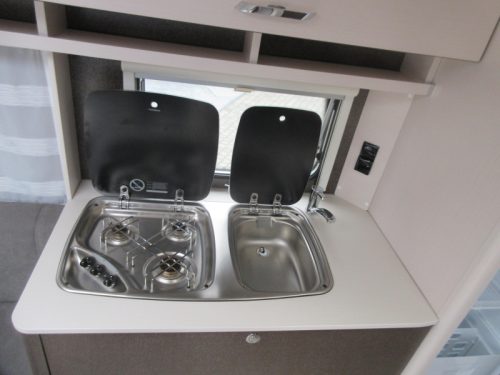Dethleffs C'Go 495 FR WITH MOVER AND THULE AWNING photo: 11