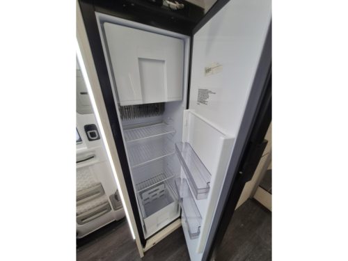 Chausson Titanium Ultimate 777 Arctic WITHOUT POP-TOP ROOF photo: 18
