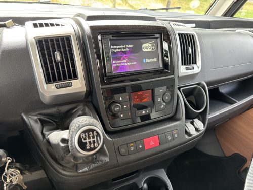 LMC Explorer SportLine 745 CAMA DE MATRIMONIO+TECHO ELEVABLE 2X PANEL SOLAR foto: 15