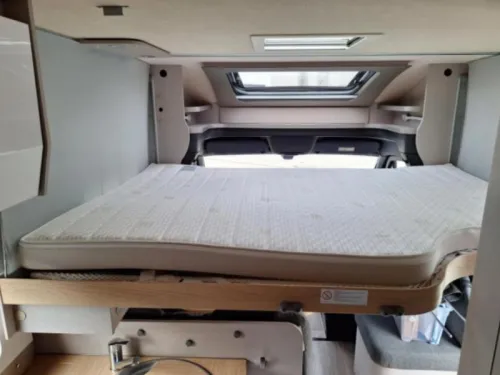 Hymer Tramp S 585 CAMA ABATIBLE + CAMAS INDIVIDUALES foto: 15