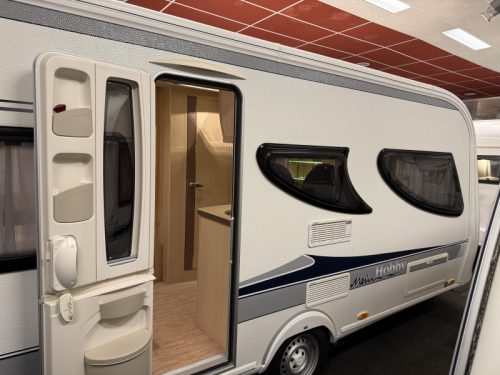 Hobby La Vita Bionda 495 UL 2 BERTHS MOVER AWNING TOP photo: 2