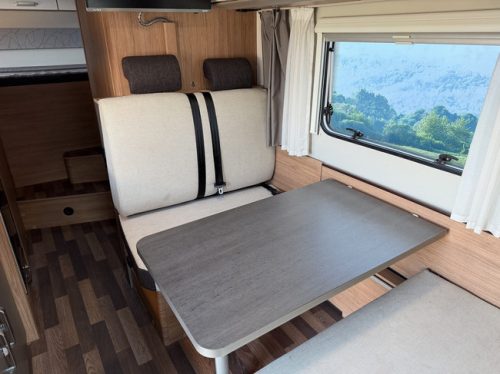 Weinsberg CARAHOME 700 DG / Kostenlose Unterbringung Foto: 9