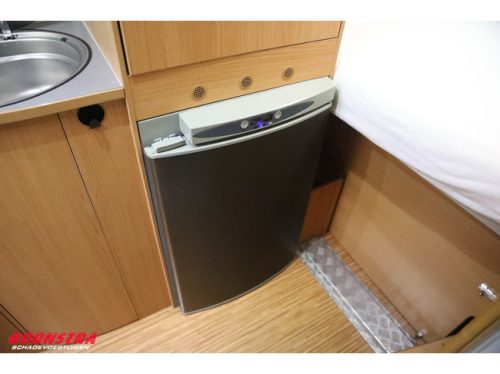 Adria Twin 2.3 M. Jet Querbett Mittelk&uuml;che L&auml;ngssitzbank Klimaanlage Foto: 21