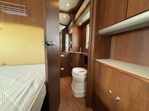 ELNAGH Prince 590L - 2011 - Luxury Semi-integrated - 86,000km Prince 590L photo: 9