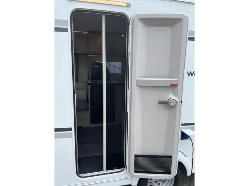 Weinsberg CaraOne Edition HOT 450 FU ACTION MODEL photo: 2