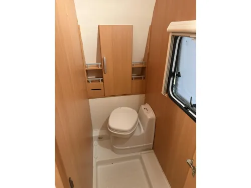 Knaus Sport 500 FDK CAMA LITERA CAMA FIJA ASIENTO foto: 17