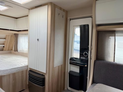 Hobby De Luxe 460 UFE Franz&ouml;sisches Bett & Rundsitzgruppe! Foto: 17