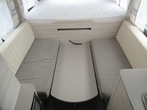 Dethleffs C'Joy 480 QLK FAMILIENWOHNWAGEN, VORZELT Foto: 7