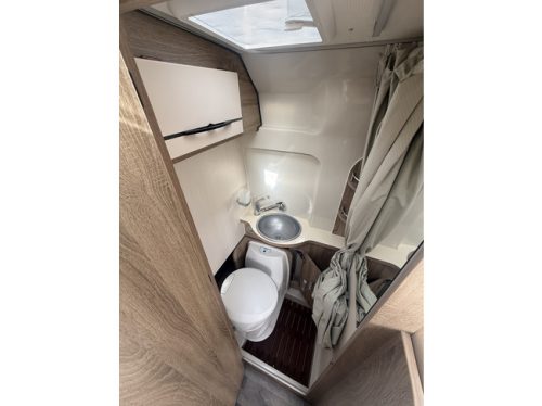 Karmann dexter 625 automatic 150 hp camper van length beds air conditioning leather awning tow bar alloy wheels 16 inch remis pleated blinds photo: 14