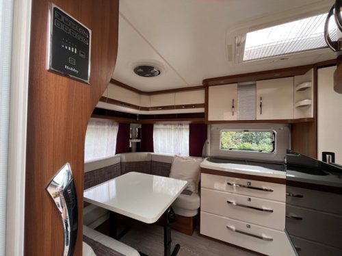 Hobby 495 Ufe Excelent Franz&ouml;sisches Bett, Rangierhilfe . Foto: 8