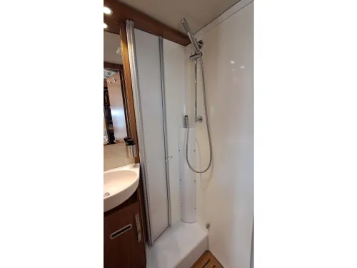 Hymer B 588 Airco / single beds/ E&P  photo: 13