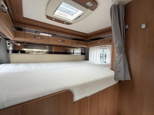 LMC Liberty Explorer 635G Transverse bed Pop-top roof Solar panel Awning photo: 20