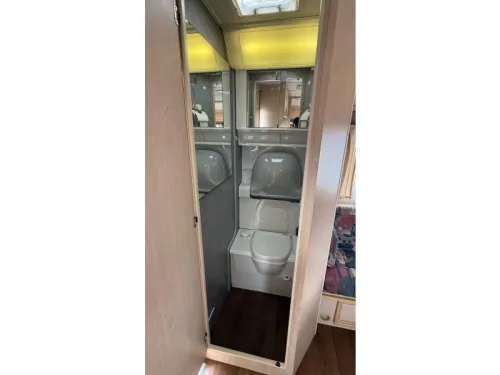 Beyerland Sprinter 430 TM 2x seating group fixed toilet photo: 3