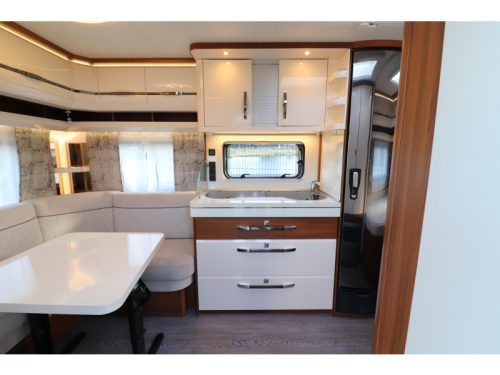 Hobby Excellent 460 UFE Rangierhilfe / Thule Markise Foto: 8