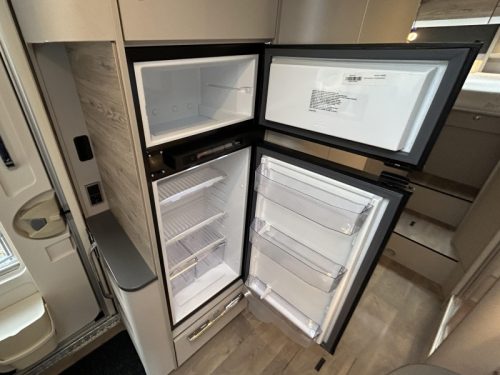 Hymer Exsis-I 678 Einzelbetten, Hubdach  Foto: 10