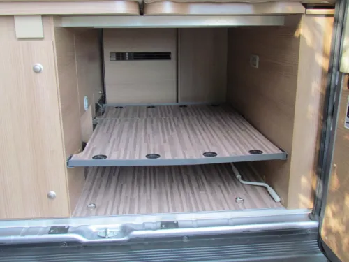 Malibu Van Family-For-4 640 LE cama individual, cama elevable, Autocaravana foto: 10