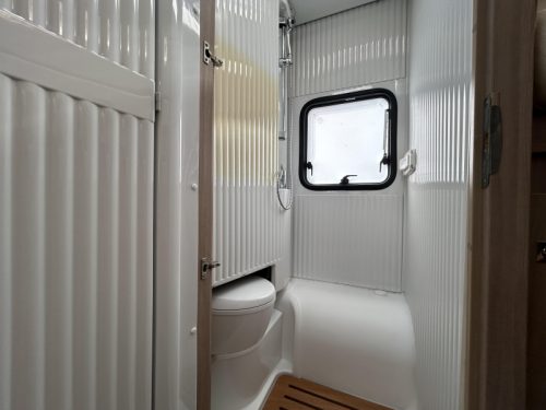Laika Kosmo 209 single beds + pop-top roof  photo: 17
