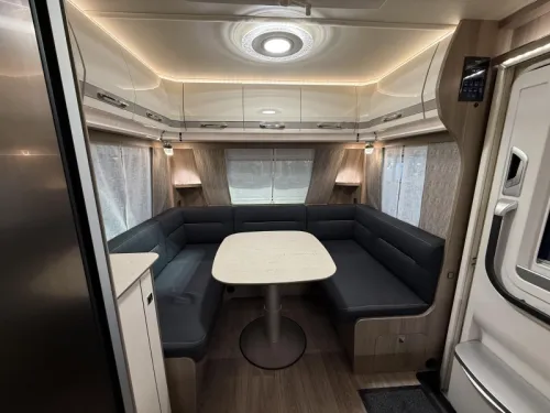Fendt Tendenza 495 SFR round seating - central kitchen photo: 5