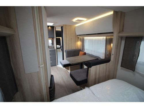 Hobby De Luxe 460 SFF Queensbed photo: 10
