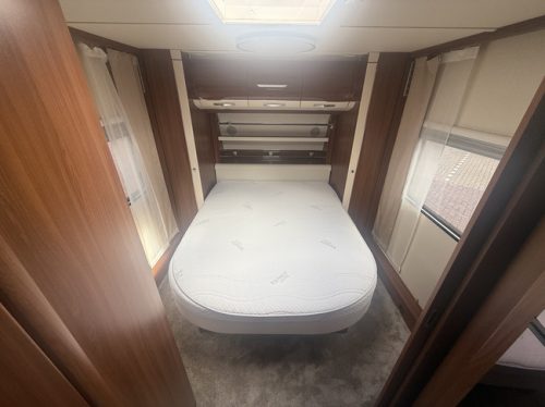 Fendt BRILLANT 650 in new condition Queen bed awning Thule mover Truma xt fly screen leather TV roof air conditioning Truma large roof hatch oven xxl refrigerator photo: 21