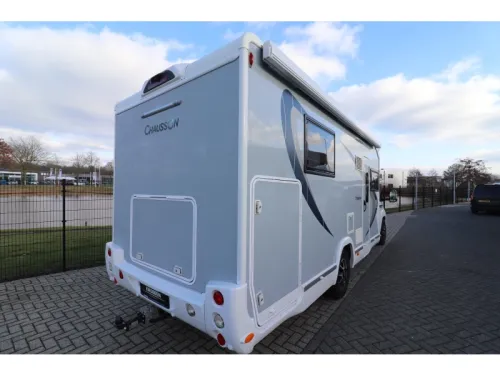 Chausson Titanium 738 XLB QUEENSBED + POP-TOP ROOF photo: 4