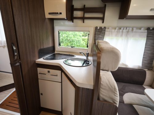 Benimar Tessoro 495 QUEENSBED + POP-TOP ROOF photo: 5