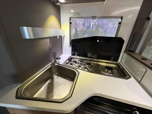 Adria Matrix 670 DC Queensbett / Hubdach | A69 Foto: 13