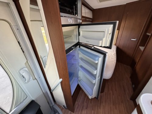 ELNAGH Prince 590L - 2011 - Luxury Semi-integrated - 86,000km Prince 590L photo: 7