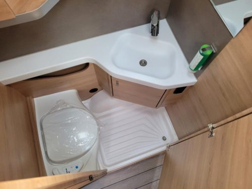 Knaus Sudwind Black Selection 460 EU Red Edition  photo: 7