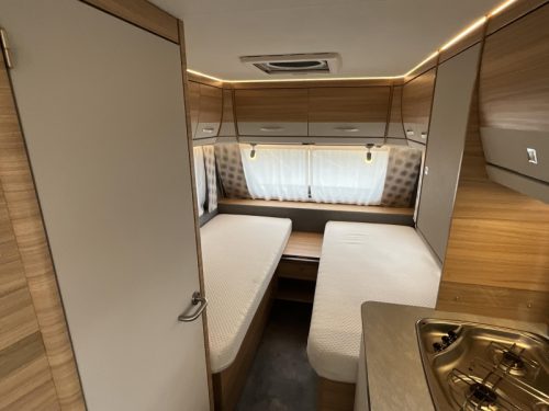 Dethleffs Camper Avantgarde 460 EL FULL OPTIONS-SINGLE BEDS  photo: 9