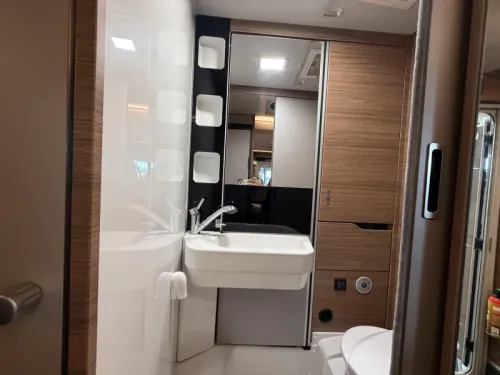 Knaus Van TI 650 MEG Automatik / Niveauregulierung Foto: 5