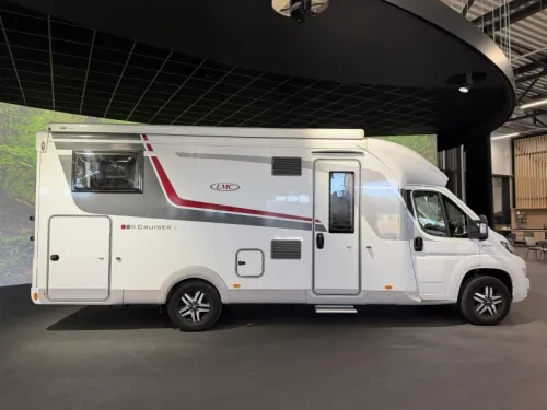 LMC Cruiser 732 T automatic - 5-seater - lift bed photo: 1
