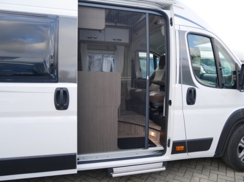 P&ouml;ssl Roadcruiser 640, Automaat, Slaaphefdak, Lengtebedden foto: 21