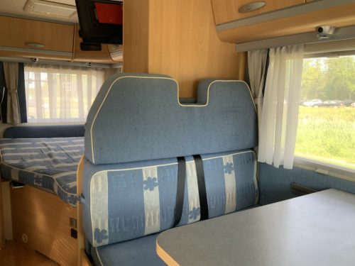 Adria Compact 2.3 MultiJ. 130 PS, Teilintegriert, franz&ouml;sisches Bett hinten, Motorklimaanlage, Anh&auml;ngerkupplung, kleiner Camper, Bj. 2009 Camp centrum on the road Marum Foto: 9