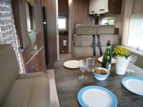 Challenger Birthday 190, Autocaravana Perfilada de 6 metros, Cama elevable foto: 7