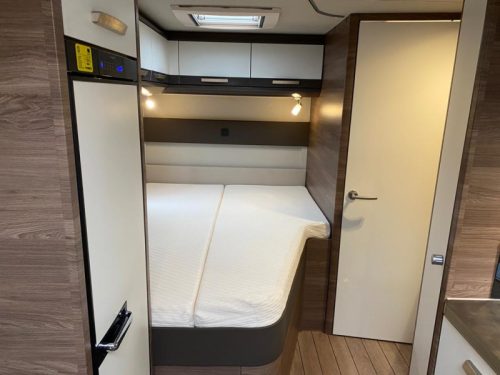 Knaus Live TI 650 MF French bed | Automatic photo: 9