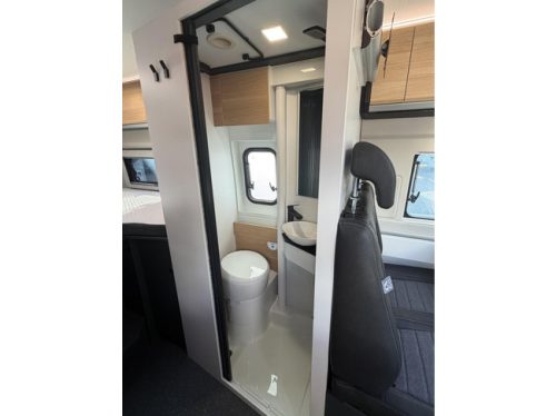 Adria 640 SLB 60 Years 8T-Automaat Enkele Bedden Luifel Luxe Cabine foto: 23