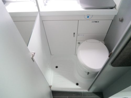 Weinsberg CaraTour, 5.40 Meter Buscamper, Pop-top roof, 4-Person!!! photo: 14