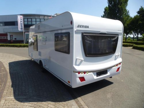 Eriba Living 550 Queens bed photo: 3