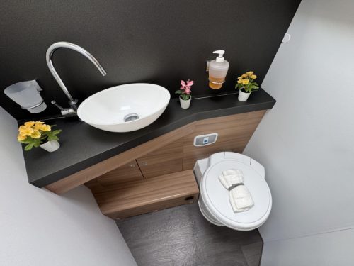Adria Matrix Plus 670 DC Queensbett Hubbett Wechselrichter Foto: 17