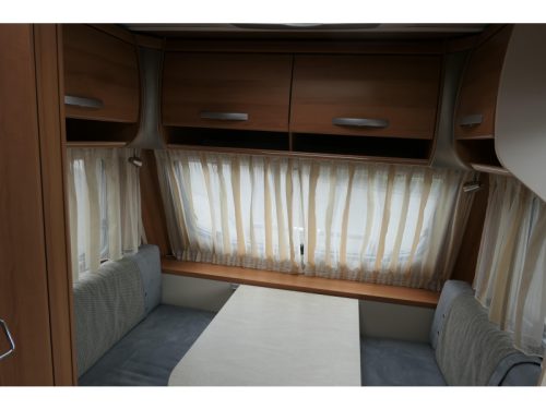 Eriba Nova Light 425 mit Rangierhilfe und Vorzelt Foto: 10