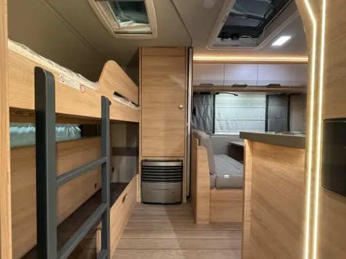 Knaus Sudwind Black Selection 540 FDK Etagenbett / Franz&ouml;sisches Bett Foto: 5