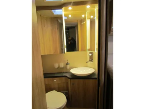 Eura Mobil Profila RS 695 EB Mondial,Single beds and Pop-top roof  photo: 7
