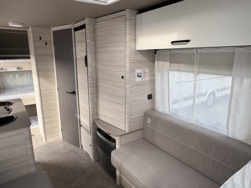 Dethleffs C'Joy 480 QLK Lit superpos&eacute; avec 3 lits photo : 4