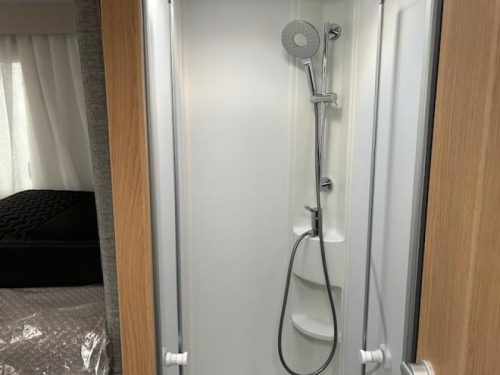Knaus Boxlife 600ME Platinum Selection with pop-top roof photo: 4