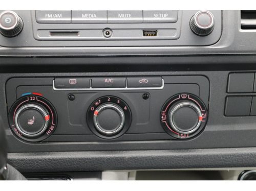 Fourgon am&eacute;nag&eacute; Volkswagen Transporter TDI 150ch Automatique T6 | Climatisation | Si&egrave;ges chauffants | Vitres &eacute;lectriques | 4 couchages | nouvel int&eacute;rieur | R&eacute;frig&eacute;rateur + cong&eacute;lateur | photo : 14