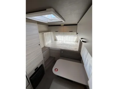 Dethleffs C'Joy Active 420 QSH COMPACT-XL KOELKAST Foto: 4