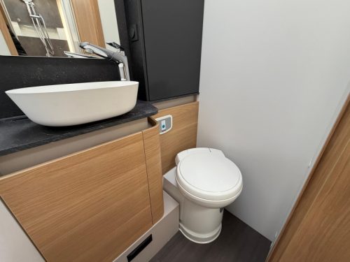 Adria Coral Plus 670 DL AUTOMAAT foto: 6